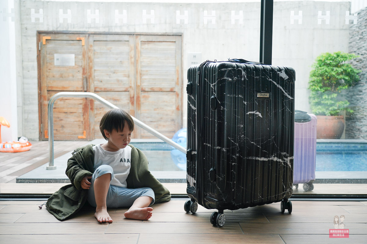 【旅遊】用了五年還很喜歡的行李箱！很美又超方便！內建秤重行李箱~出國不怕超重！Flexflow法國精品智能秤重旅行箱