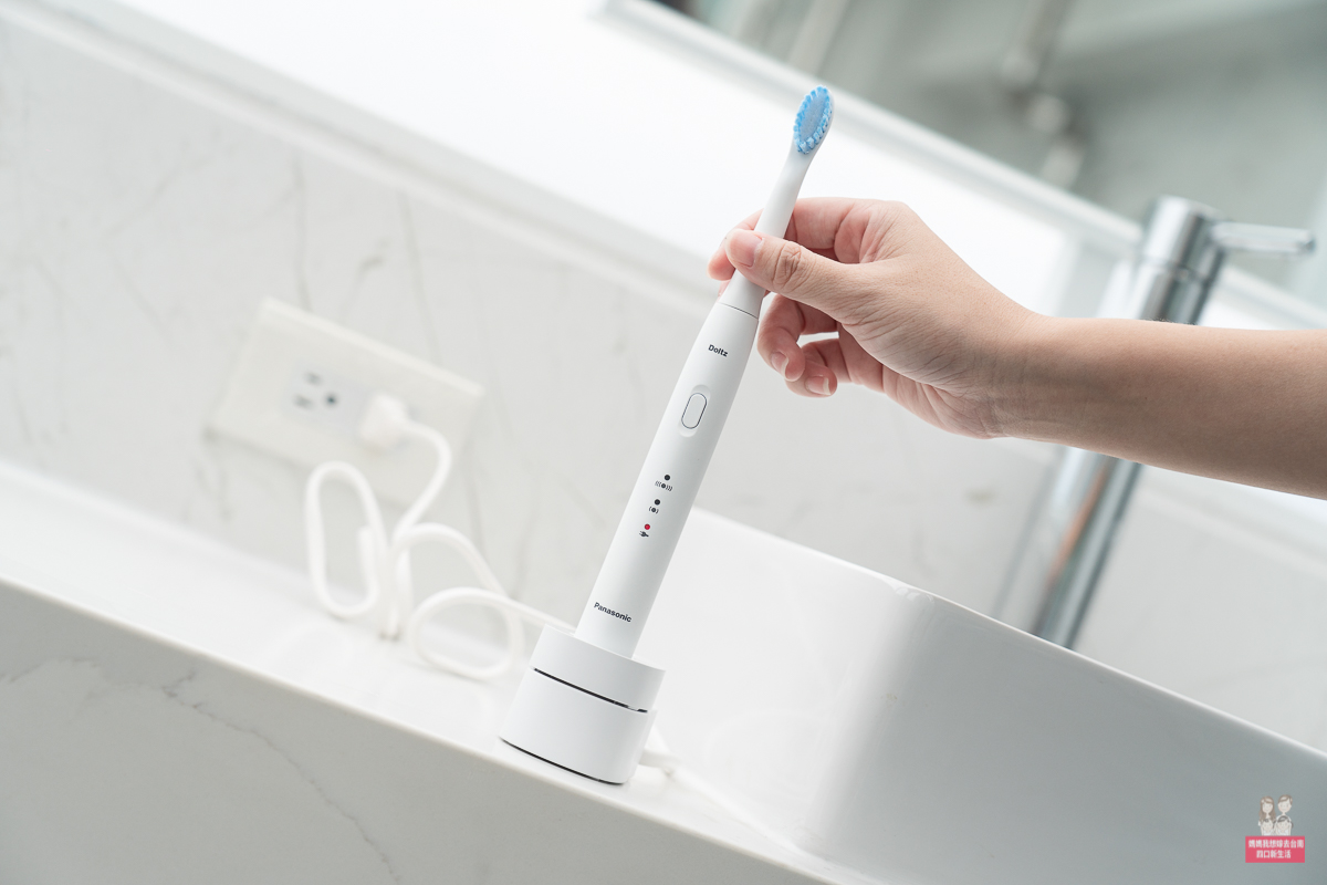 【開箱】Panasonic 國際牌momo獨家輕巧美型音波電動牙刷！附2年半刷頭超值組，牙齒刷的更乾淨！